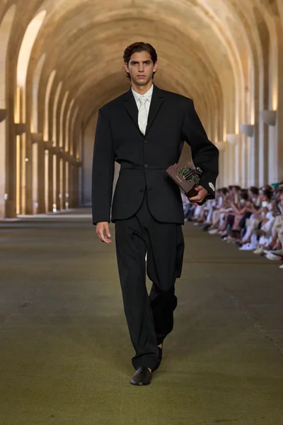 Look 14